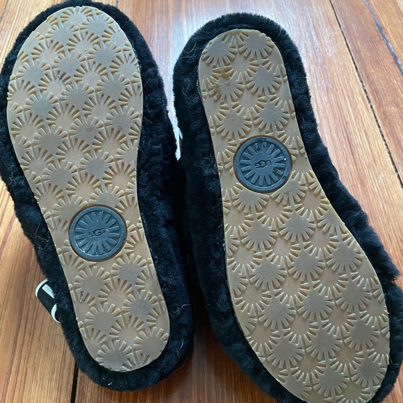UGG Fluff Yeah black shearling slides - Picture 5 of 7